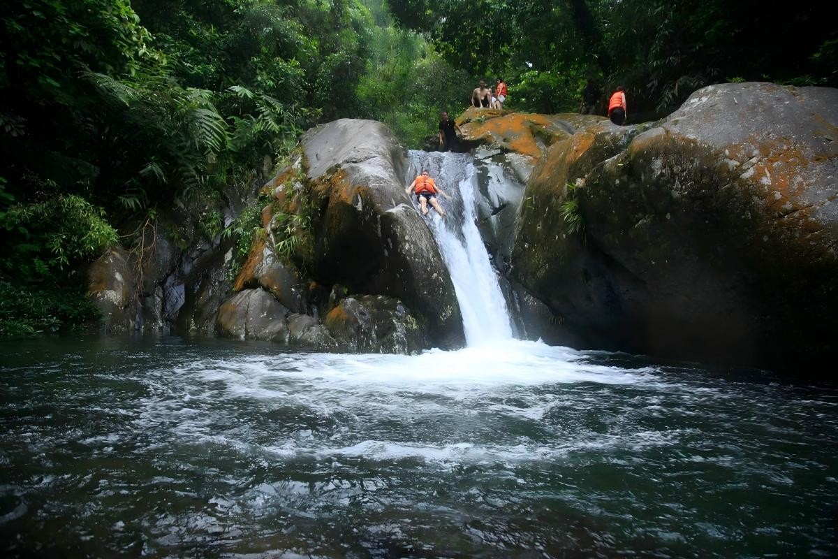 cua-tu-diem-trecking-hut-khach-o-thai-nguyen-dulichvnnet-41-1780547503.jpg