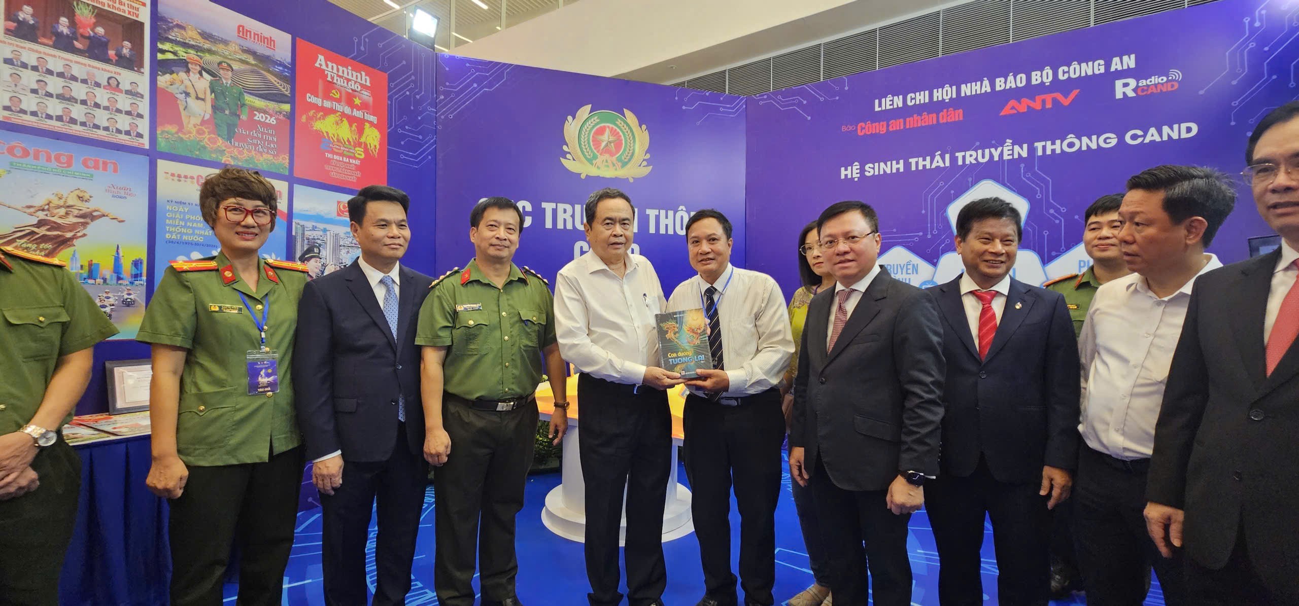 con-duong-tuong-lai-goi-mo-mo-hinh-kinh-te-thong-minh-trong-ky-nguyen-ai-dulichvnnet-3-1782327893.jpg