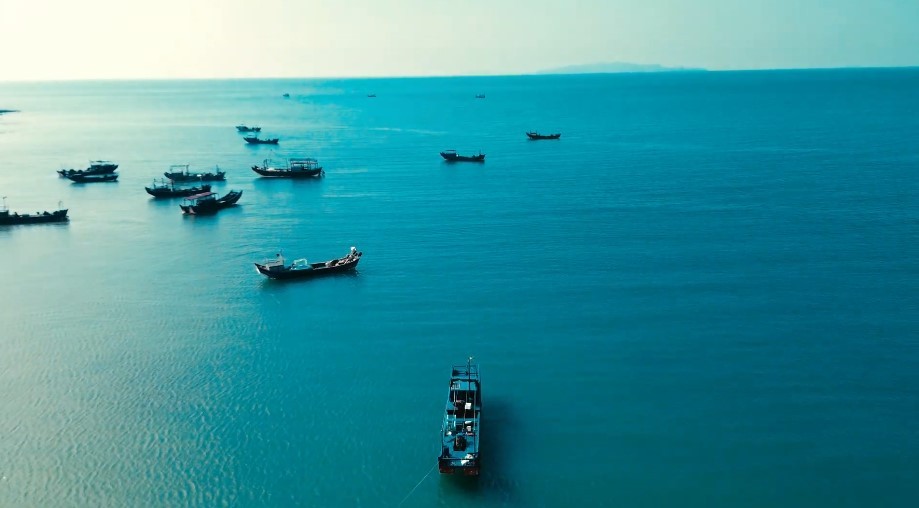 huyen-trang-ke-chuyen-tra-co-bang-am-nhac-trong-mv-chieu-oi-dulichvnnet-4-1782561291.jpg