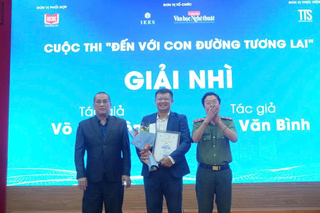 trao-giai-cuoc-thi-den-voi-con-duong-tuong-lai-tiep-tuc-lan-toa-van-hoa-doc-dulichvnnet-4-1788580385.jpg