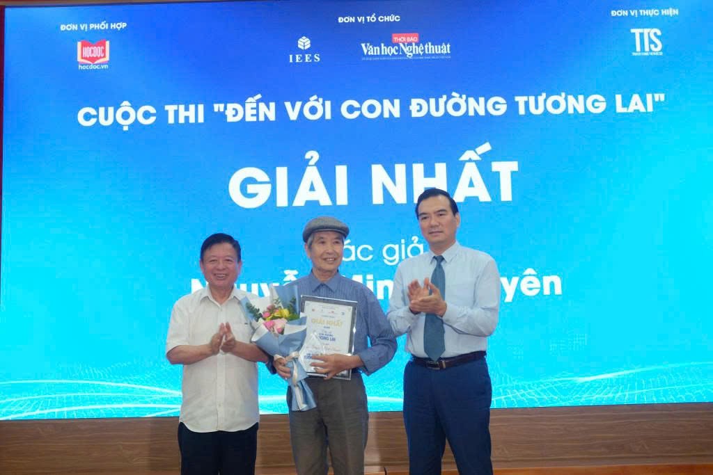 trao-giai-cuoc-thi-den-voi-con-duong-tuong-lai-tiep-tuc-lan-toa-van-hoa-doc-dulichvnnet-5-1788580385.jpg