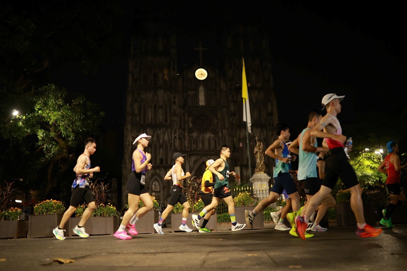 marathon-ha-noi-techcombank-2026-nhip-chay-qua-mien-di-san-thu-do-dulichvietnam-dulichvn-1791131508.jpg