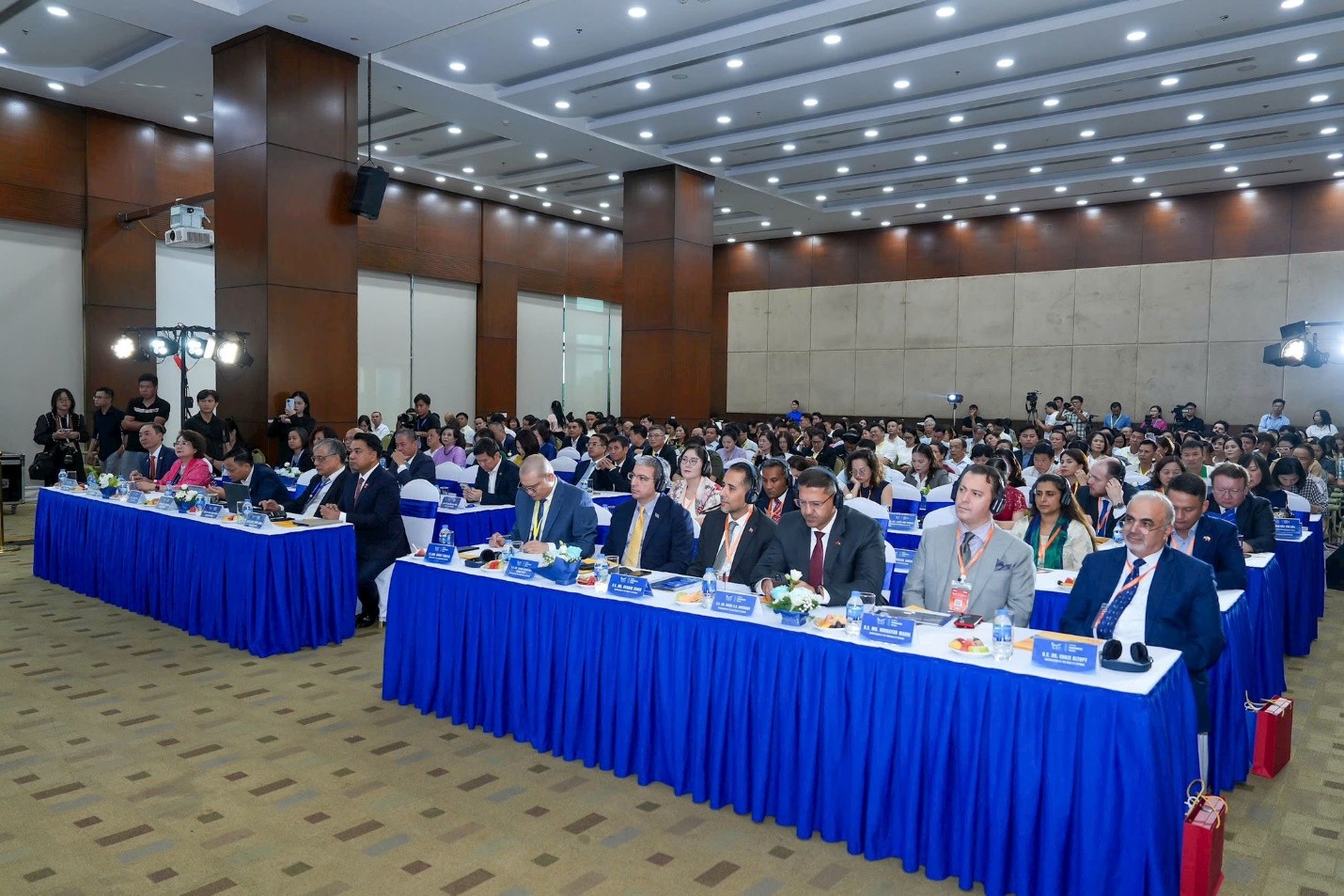 dien-dan-kinh-te-thu-do-lan-thu-iii-nam-2026-dao-tao-nhan-luc-du-lich-theo-vi-tri-viec-lam-dulichvnnetvn-1792056144.jpg