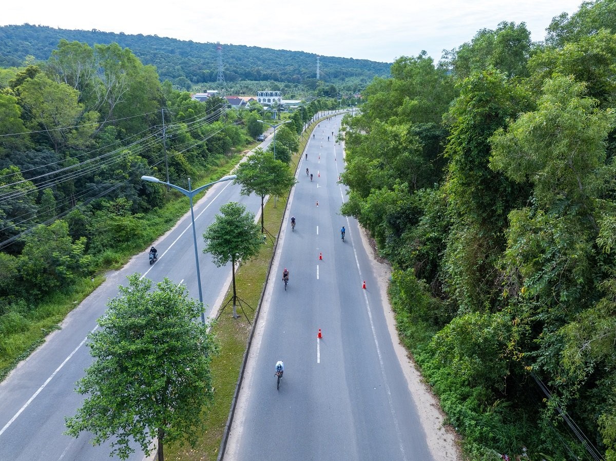 du-lich-the-thao-phu-quoc-thang-11-soi-dong-cung-ironman-703-dulichvietnam-dulichvnnetvn-1793274167.jpg