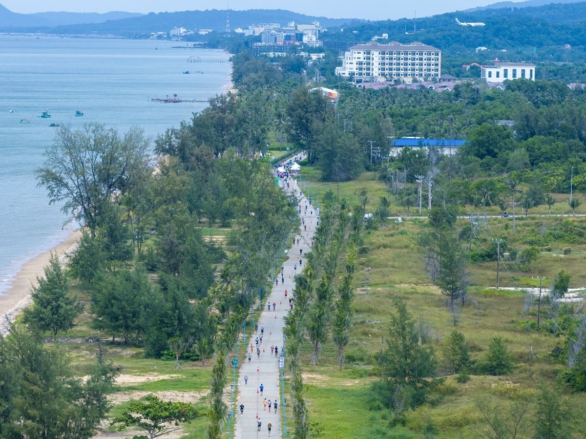 du-lich-the-thao-phu-quoc-thang-11-soi-dong-cung-ironman-703-dulichvnnetvn-1793274167.jpg