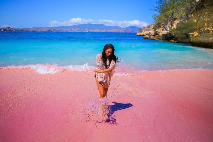 Những bãi biển cát hồng đẹp nhất thế giới