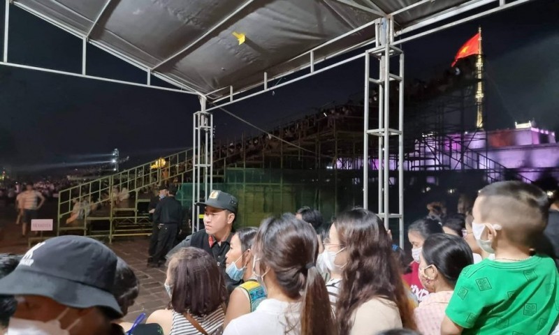 Đêm nhạc Trịnh khán giả có vé không được xem, ban tổ chức xin rút kinh nghiệm