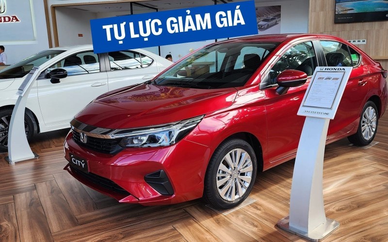 Các hãng xe đua nhau giảm 50-100% trước bạ nhằm hút khách