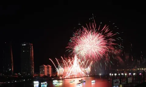 ‘Bỏng tay’ giá vé du thuyền xem pháo hoa Đà Nẵng