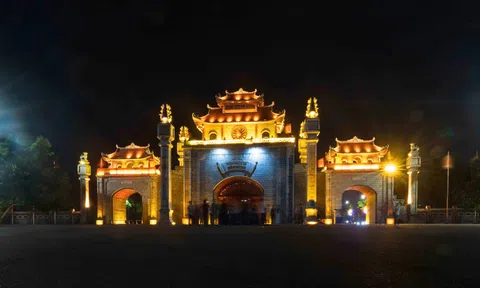 Phú Thọ thắp sáng di sản với tour đêm Đền Hùng