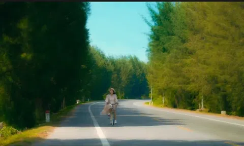 Huyền Trang kể chuyện Trà Cổ bằng âm nhạc trong MV “Chiều ơi”