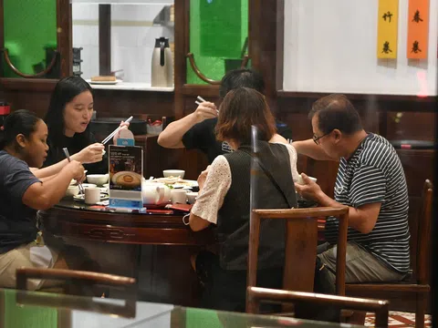 Singapore nới lỏng các quy định giãn cách theo hai giai đoạn