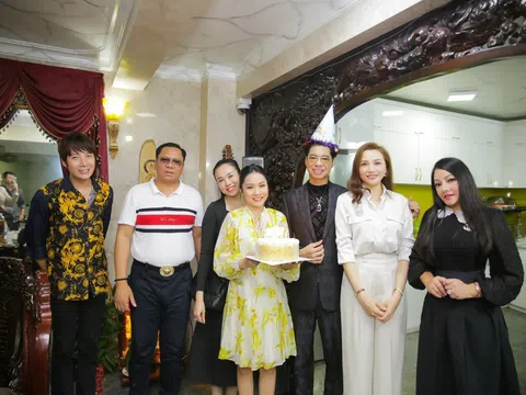 "Ngọc Sơn đón sinh nhật bất ngờ"