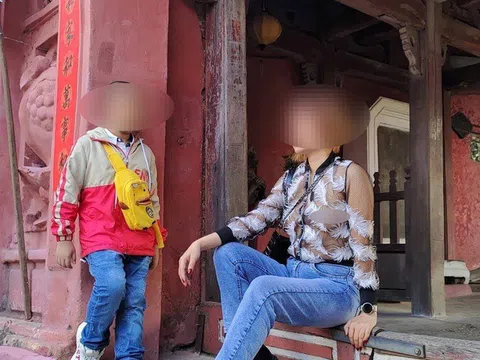 Bức xúc cô gái ăn mặc phản cảm chụp hình ở Chùa Cầu Hội An