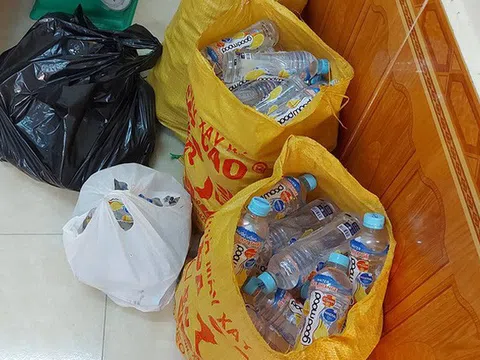 Nghệ An: Học sinh đau bụng, buồn nôn sau khi uống nước ngọt phát miễn phí trước cổng trường