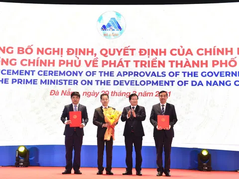 Trao Quyết định thí điểm tổ chức mô hình chính quyền đô thị TP. Đà Nẵng