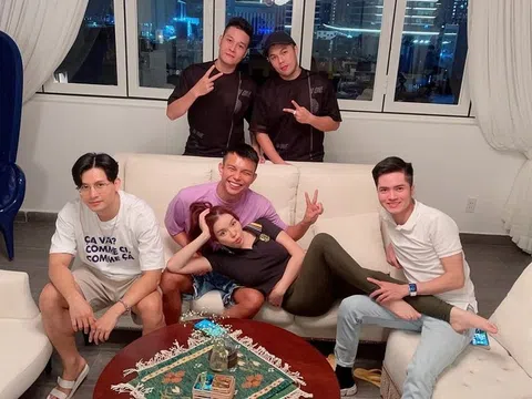 Lý Nhã Kỳ đáp trả khi bị chỉ trích vì “tạo dáng quá đà” bên dàn trai trẻ