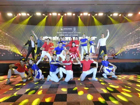 HLV Mai Đức Chung gây bất ngờ tại đêm hội lữ hành “Đường đến khung thành”
