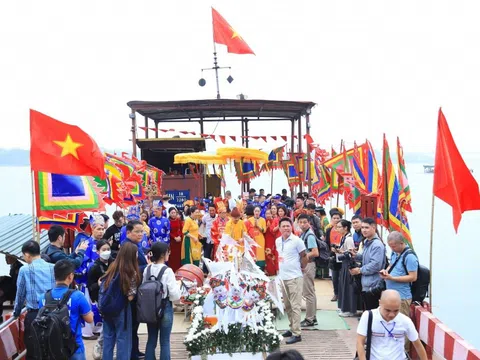 Lễ hội làng Bát Tràng: Quảng bá tinh hoa làng nghề đến với du khách quốc tế