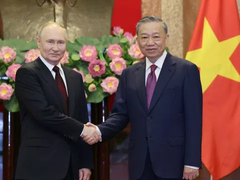 'Việt Nam và LB Nga nhất trí tăng cường trao đổi, đối thoại chính trị ở tất cả các cấp'