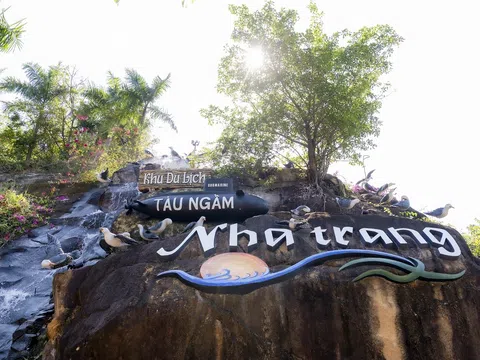 ‘KDL Tàu Ngầm Nha Trang Impressio’ kể chuyện lịch sử bằng điêu khắc đá