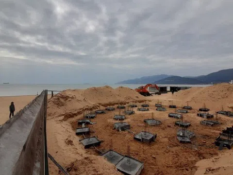 Bình Định buộc tháo dỡ công trình không phép trên bãi biển Quy Nhơn