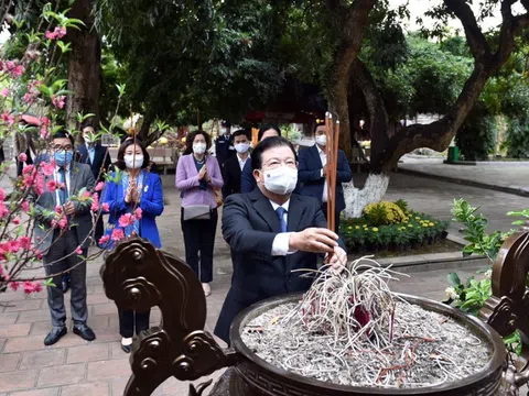Phó Thủ tướng Trịnh Đình Dũng dâng hương tưởng nhớ Hai Bà Trưng