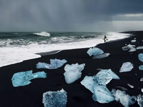 Khám phá "bãi biển kim cương" Breiðamerkursandur như hiện ra từ phim viễn tưởng