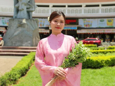 Du khách mang dư âm lễ diễu binh ở TP.HCM đến Đà Lạt