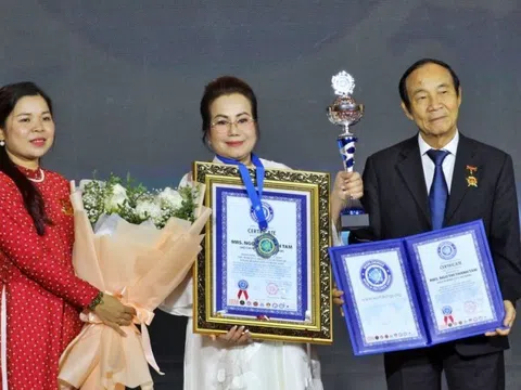 "Người Việt Nam xác lập kỷ lục thế giới cho bộ sưu tập Tâm trà diệu bảo"