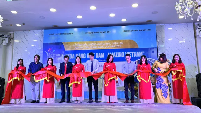 Trao giải và Khai mạc triển lãm ảnh “Tỏa sáng Việt Nam - Amazing Vietnam” 2022
